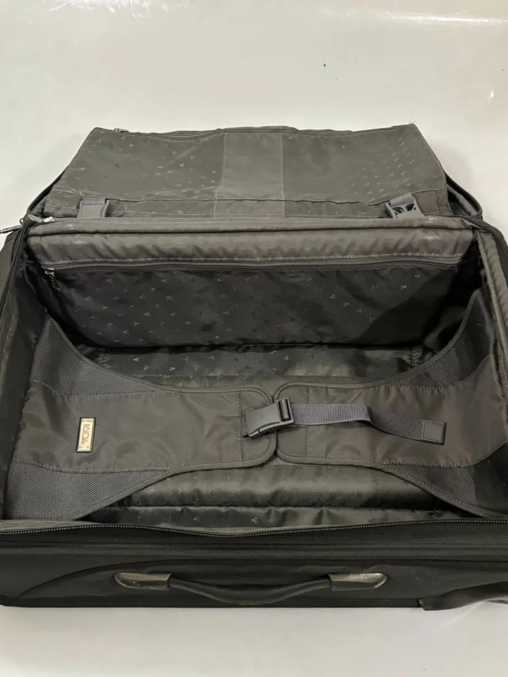 Tumi Alpha 22